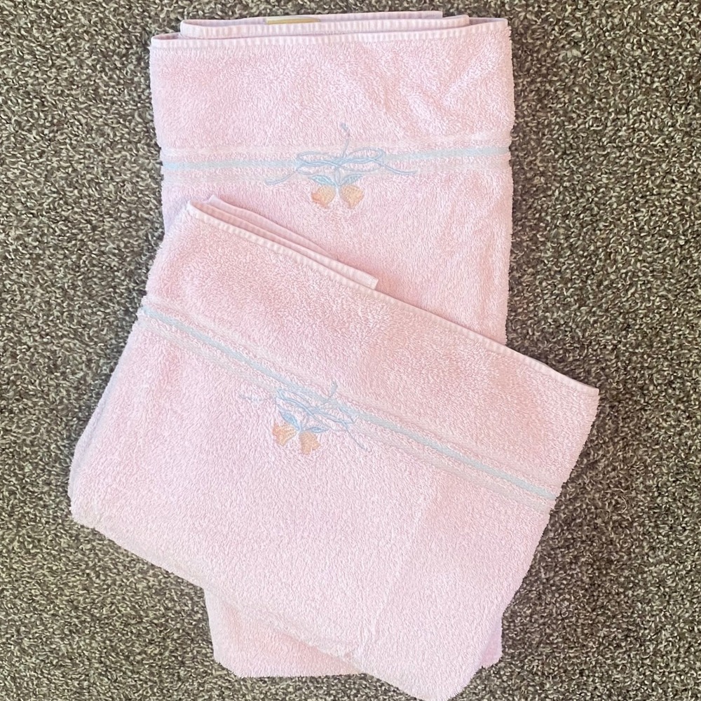 Two Elizabeth‎ Gray JCPenney Vintage Pink Bath Towel Set Floral Embroidered USA